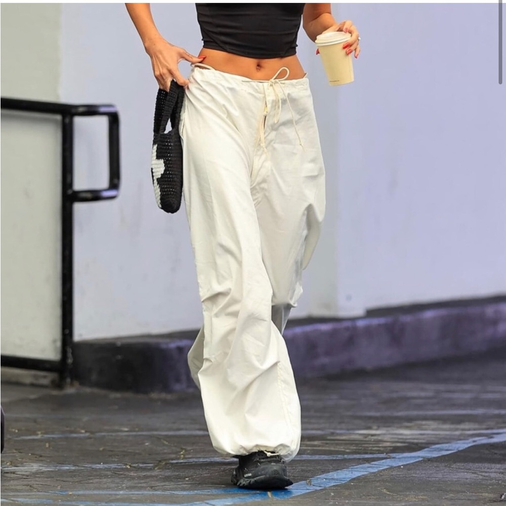 Urban Outfitters Balloon Cargo Parachute Pants Size 2 in Cream